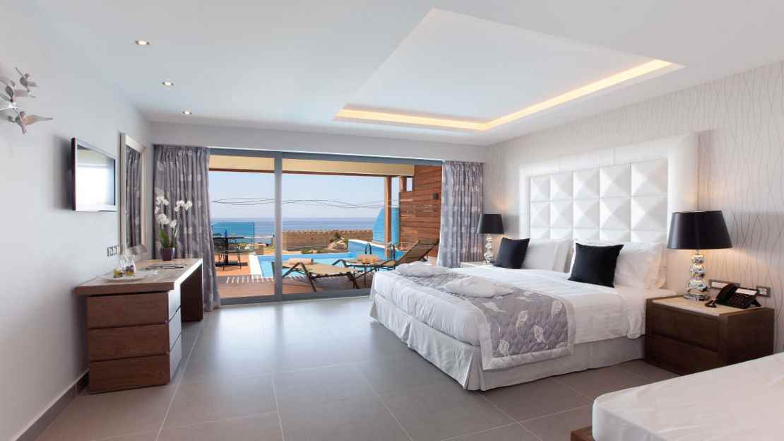 Superior Junior Suite Private Pool with Sea View 